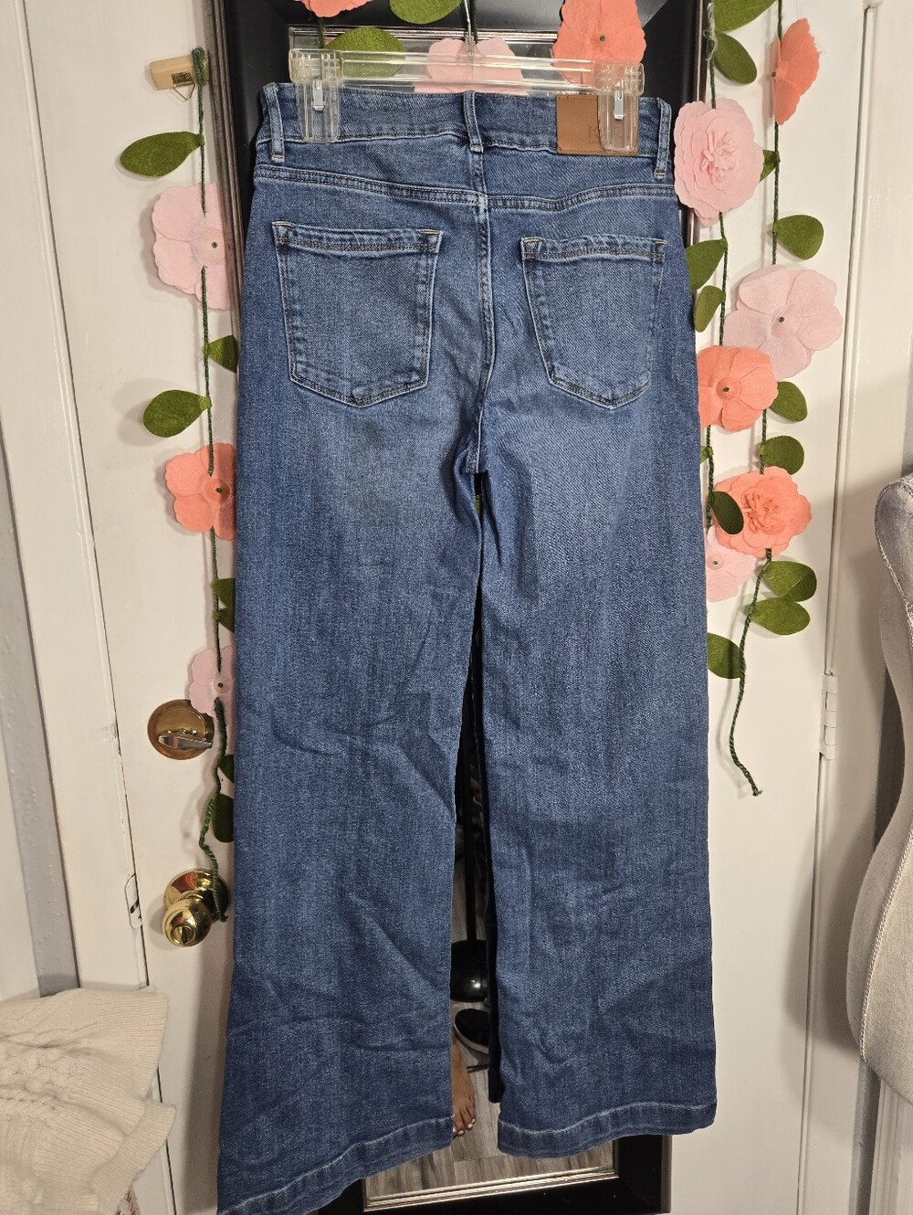 Karl Lagerfeld Women's Wide Leg Jeans Cropped With Logo On Hem Sz 0 - Picture 3 of 12